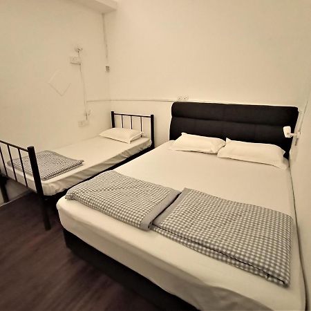 Sydney Backpackers Jonker Street Melaka Hostel Exterior photo